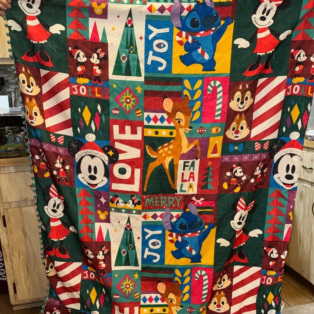 Disney Festive Holiday Blanket Throw Stitch Mickey Minnie Pom-Pom Fringe